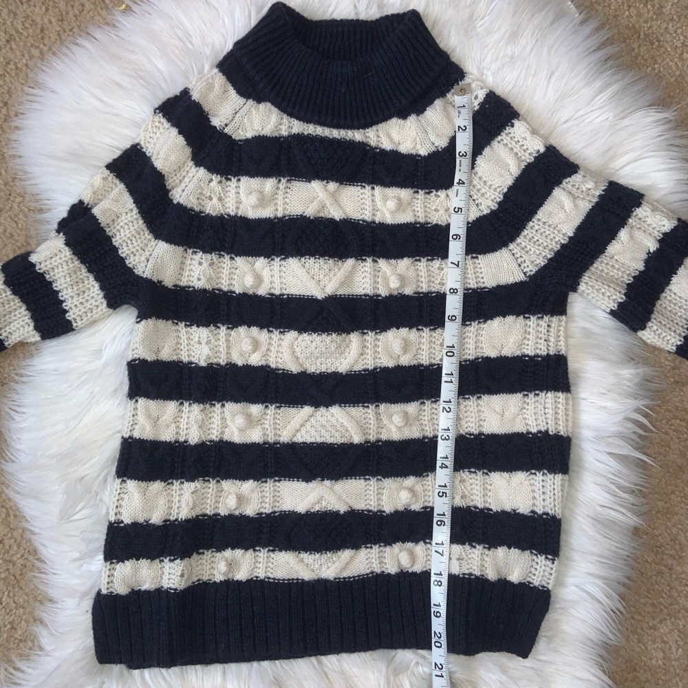 NWT J Crew Cable Knit Sweater in Navy Stripe XS - Picture 4 of 8
